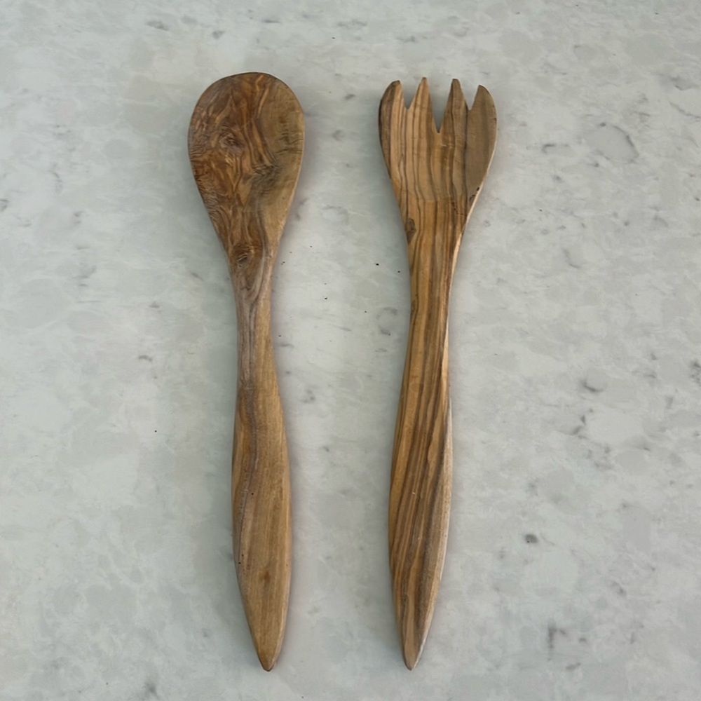 Large wooden serving utensils- comes with both items in the picture